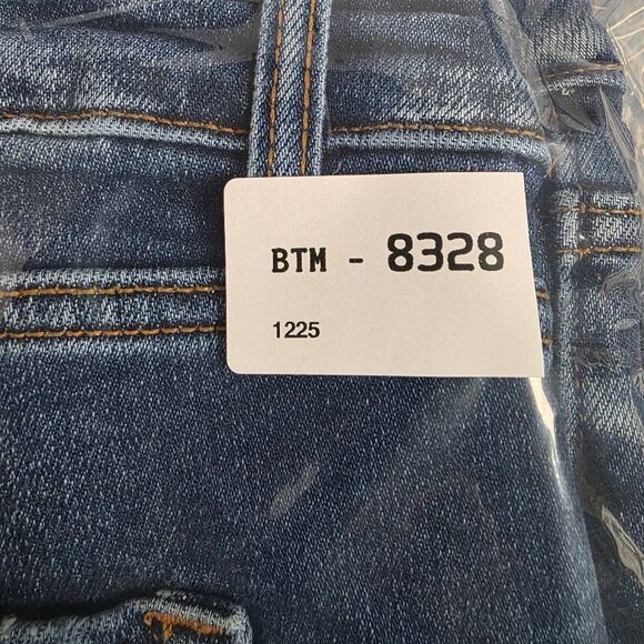 Zenana Distressed Raw Hem Cropped Flare Jeans Size 30 - Picture 9 of 9